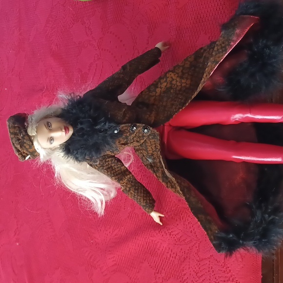 Elle Walk on the Wild Side - Picture 8 of 13